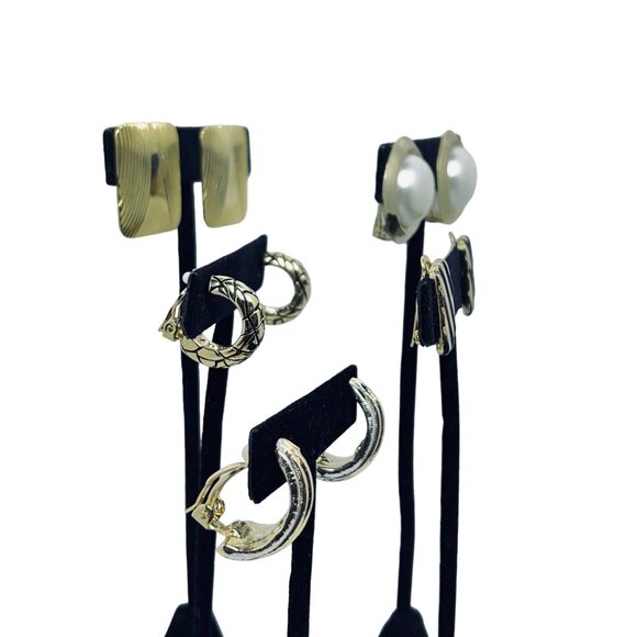 Vintage Lot of 5 Gold Tone Clip On Earrings (5487) - Picture 5 of 6